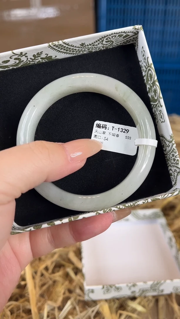 未镶嵌手镯石英质玉T132