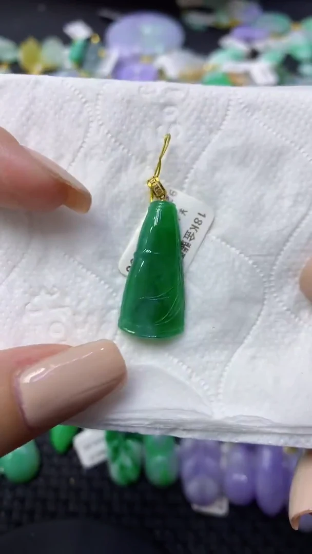 颈饰18K金镶嵌翡翠天然缅甸翡翠A货