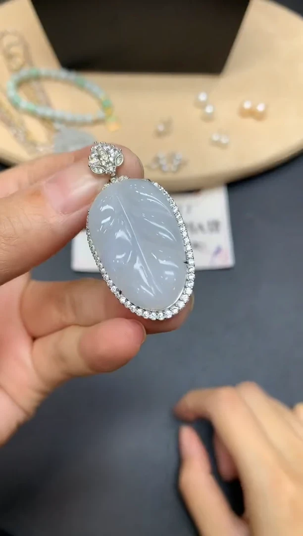 【闪购商品】翡翠吊坠(不含链)银S925镶嵌叶子【多样性发其一】