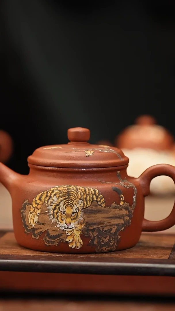 茶壶紫砂猛虎  130毫升  德中生砂朱泥
