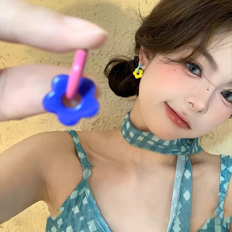 合金耳饰 多巴胺撞色花朵耳环女夏日甜美可爱耳扣小众高级感耳饰