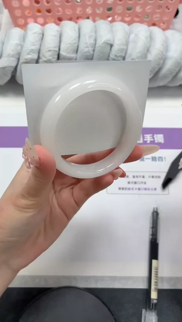 石英质玉手镯未镶嵌180-57.1白月光