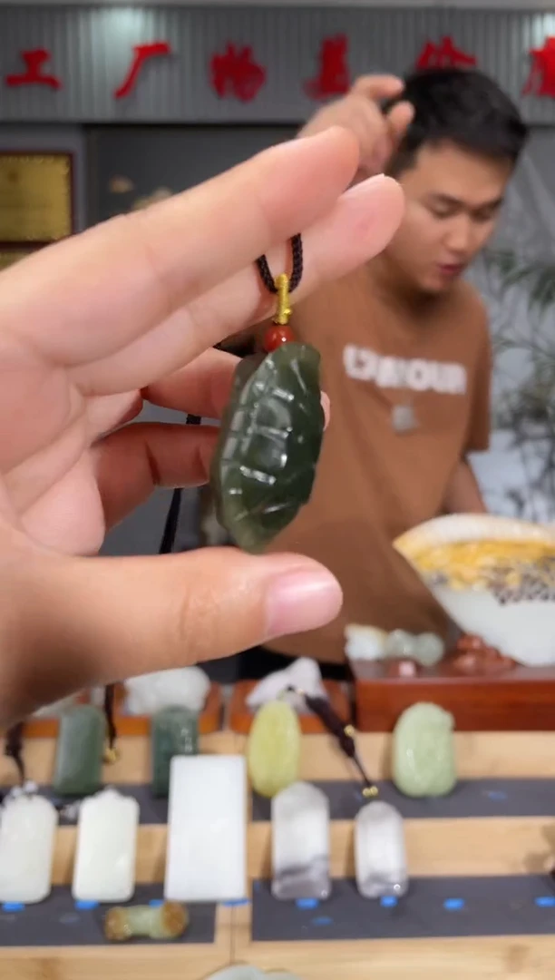 和田玉未镶嵌颈饰1