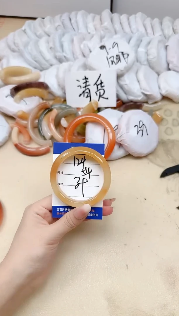 未镶嵌手镯石英质玉124/54