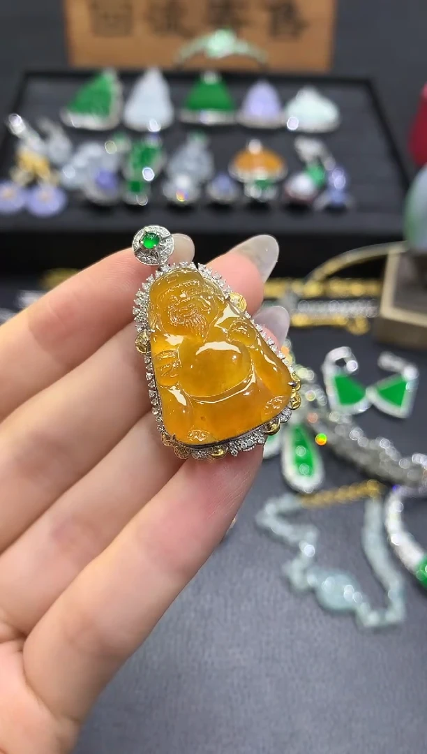 吊坠(不含链)18K金镶嵌翡翠19