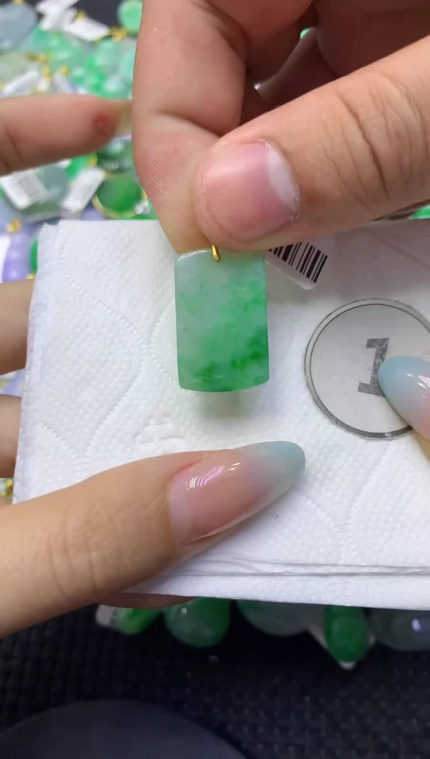 颈饰未镶嵌翡翠天然缅甸翡翠A货