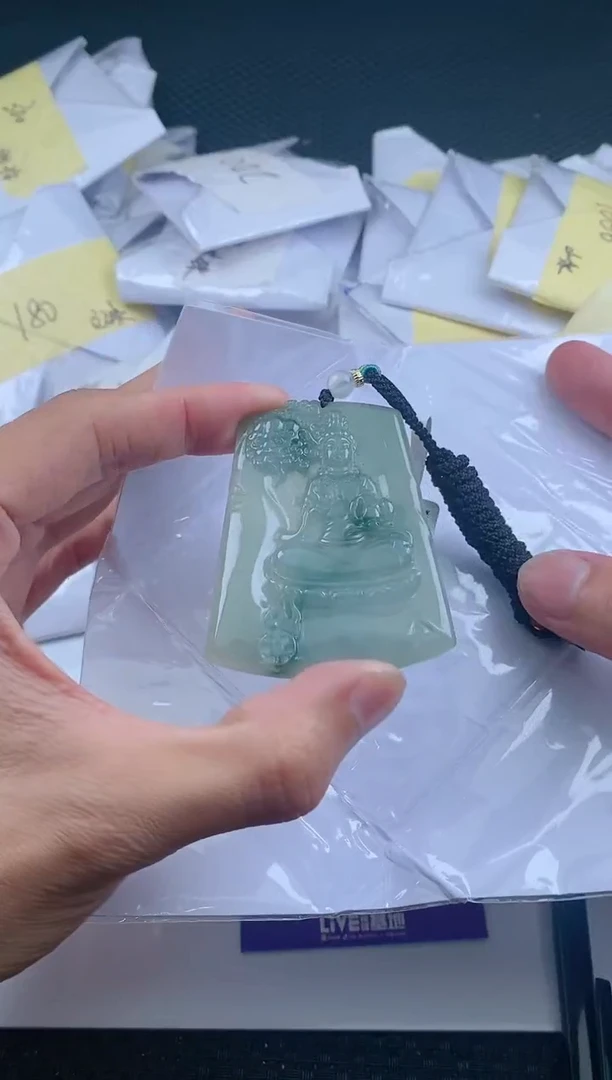 翡翠未镶嵌颈饰