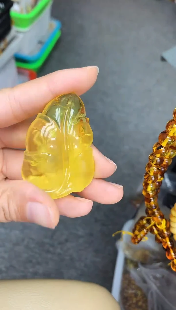 未镶嵌琥珀珠宝奇石114