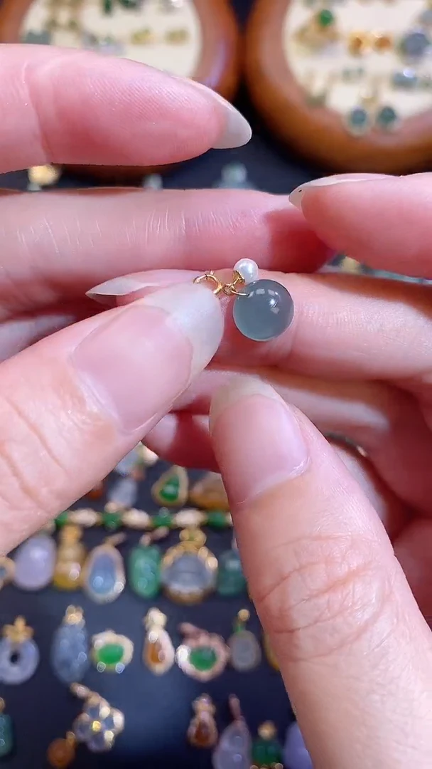 翡翠18K金镶嵌颈饰111111111