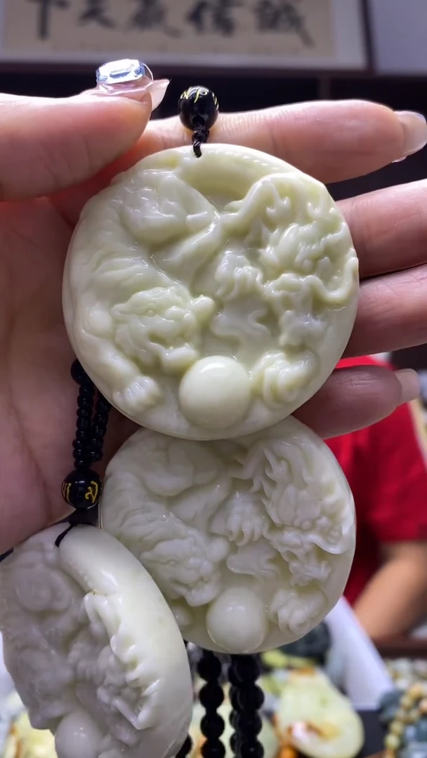 未镶嵌岫玉挂件