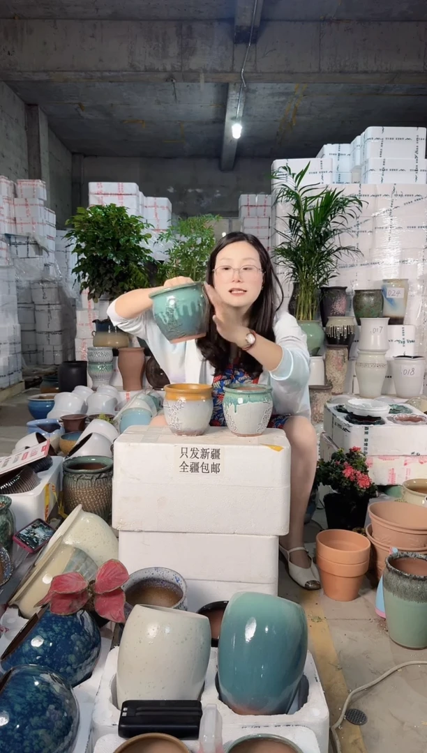 浮雕小房子陶盆三个装  口13  高13