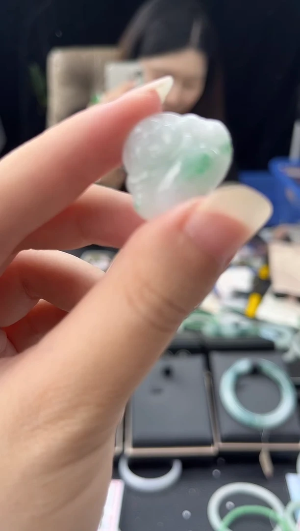 翡翠未镶嵌颈饰0281323763