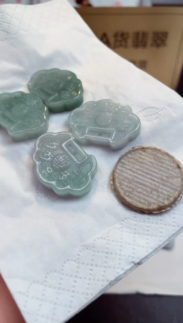 翡翠未镶嵌颈饰天然缅甸翡翠A货 多样性发一