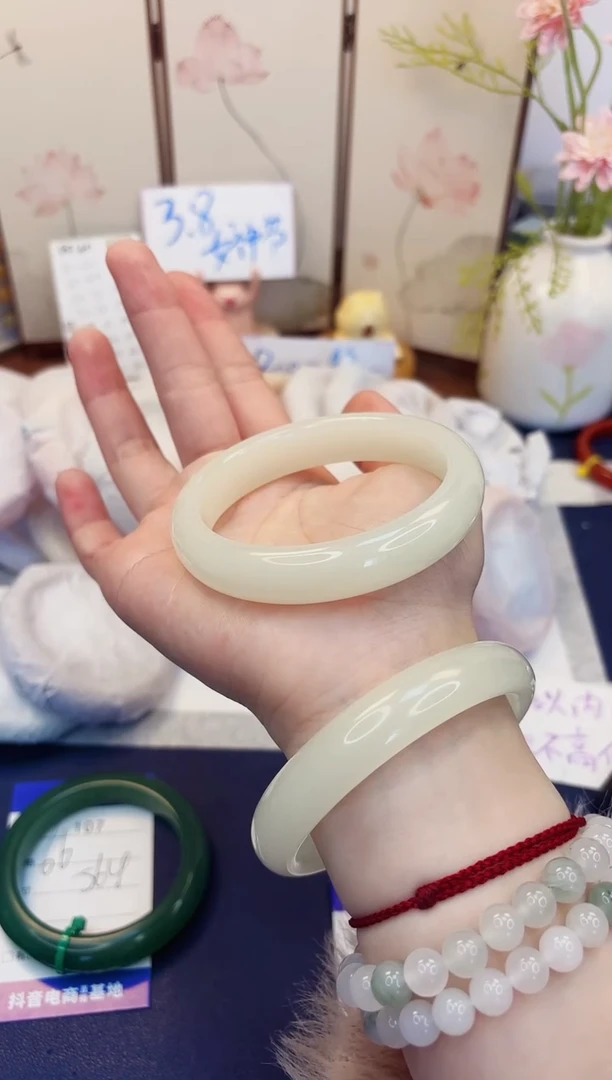 【闪购商品】石英质玉手镯未镶嵌108-玉兰白-圈口60