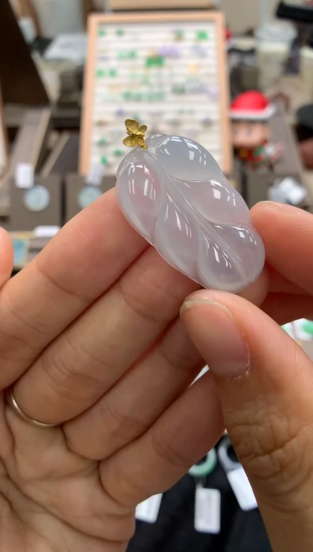 颈饰18K金镶嵌翡翠叶子