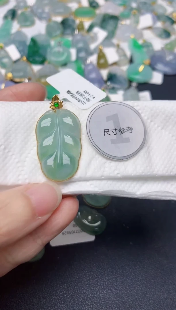 颈饰18K金镶嵌翡翠天然缅甸A货翡翠