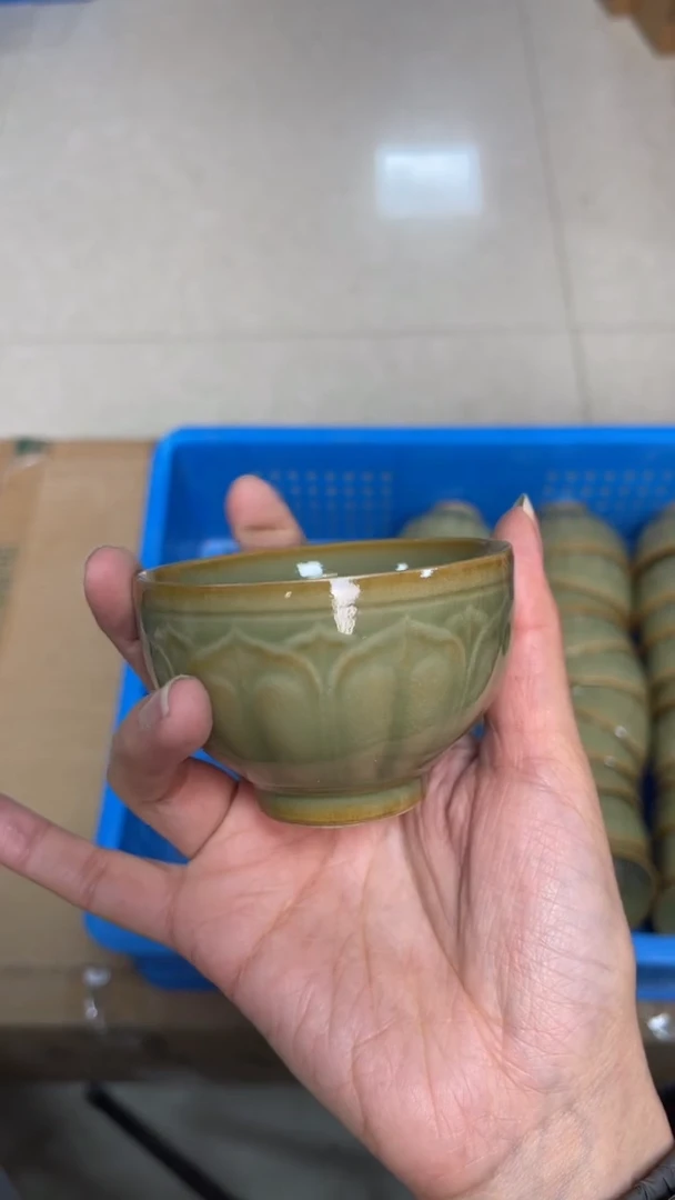 陶瓷橄榄绿莲瓣禅定杯（一个）