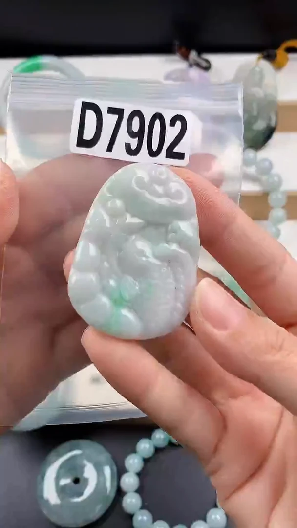 颈饰未镶嵌翡翠天然翡翠吊坠挂件