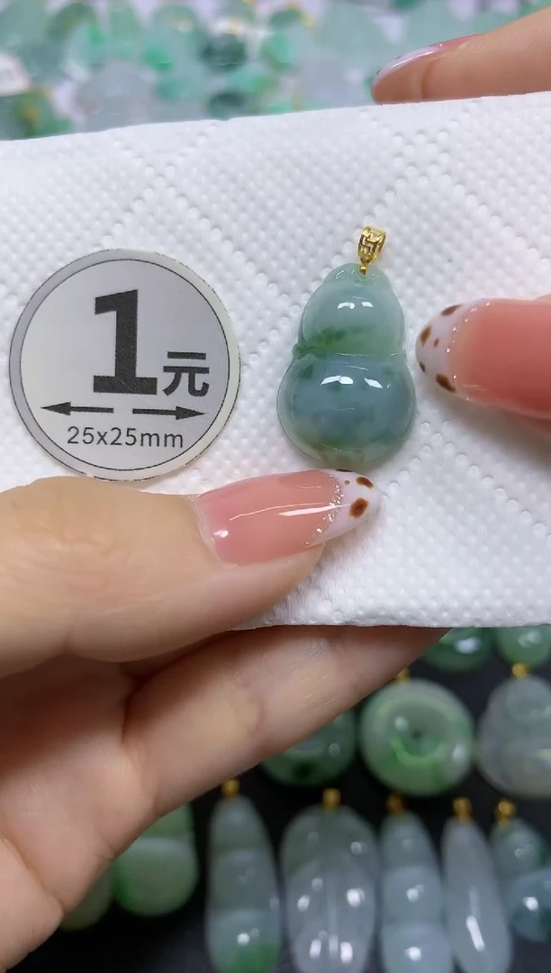 颈饰18K金镶嵌翡翠 天然翡翠A货