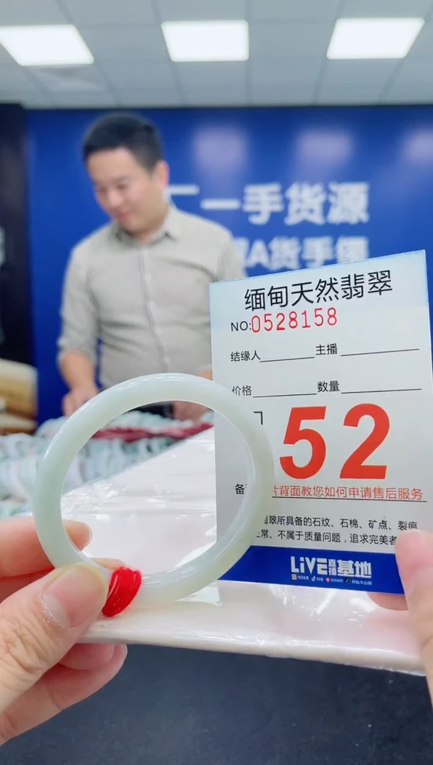 未镶嵌手镯翡翠天然翡翠手镯