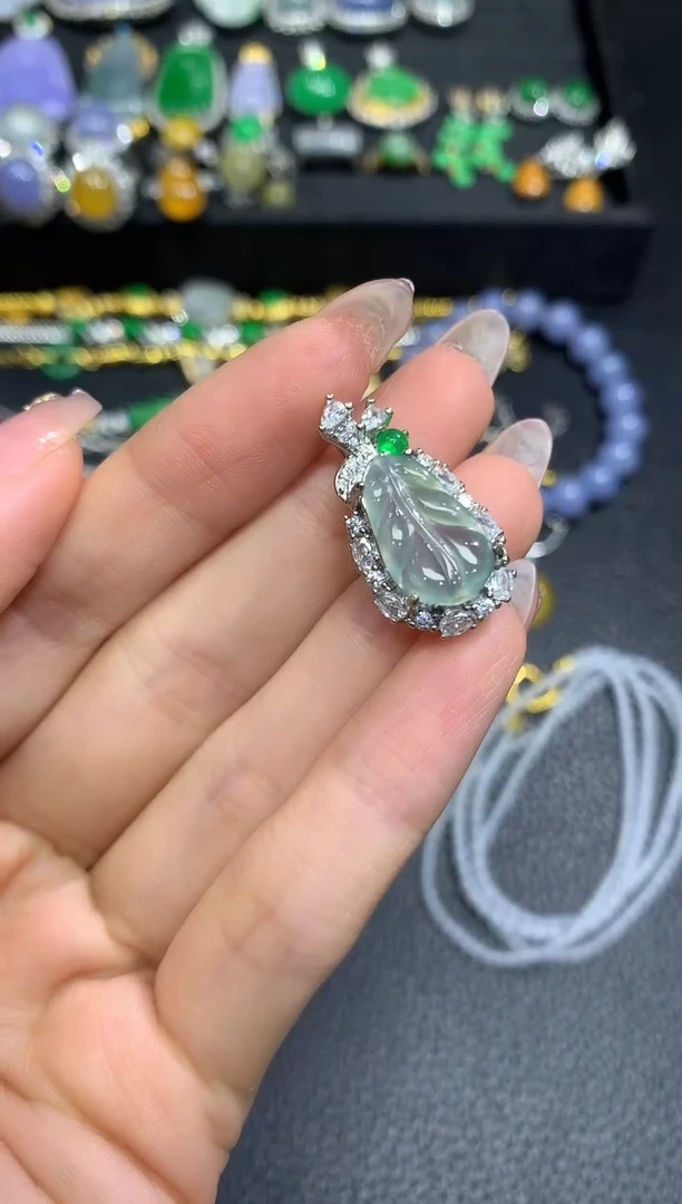 翡翠未镶嵌吊坠(不含链)1不含链随机发货1件