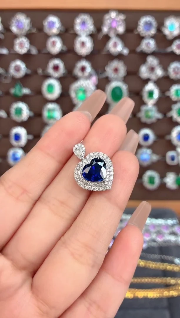 吊坠蓝宝石18K金镶嵌-2.14克拉