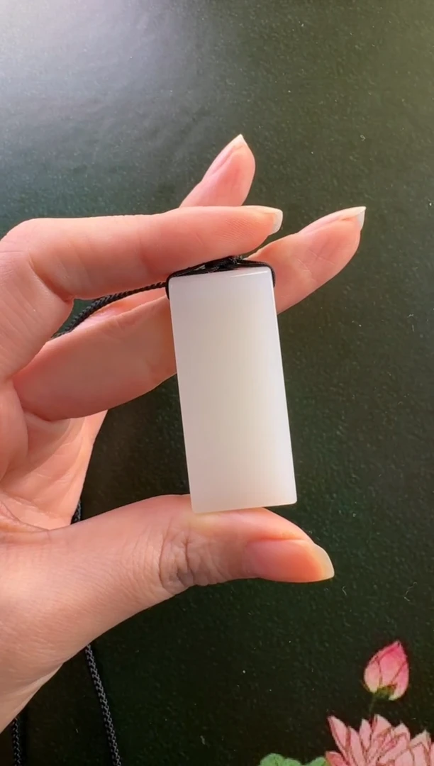 颈饰未镶嵌和田玉吊坠