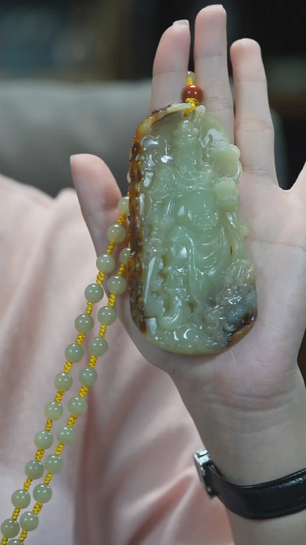 颈饰未镶嵌岫岩河磨玉（透闪石质玉）关公