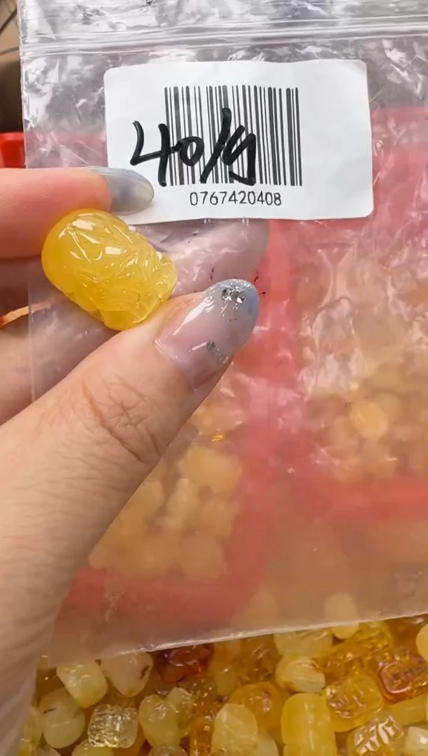 裸石琥珀未镶嵌如图