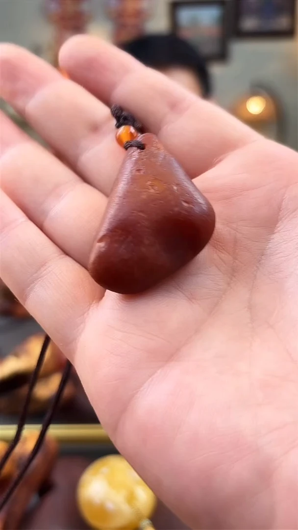 未镶嵌颈饰琥珀吊坠