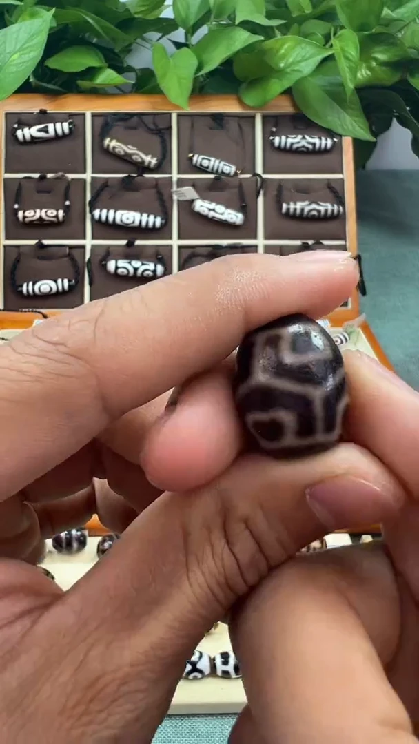 玛瑙/玉髓（覆膜）吊坠(不含链)未镶嵌21.（微瑕）