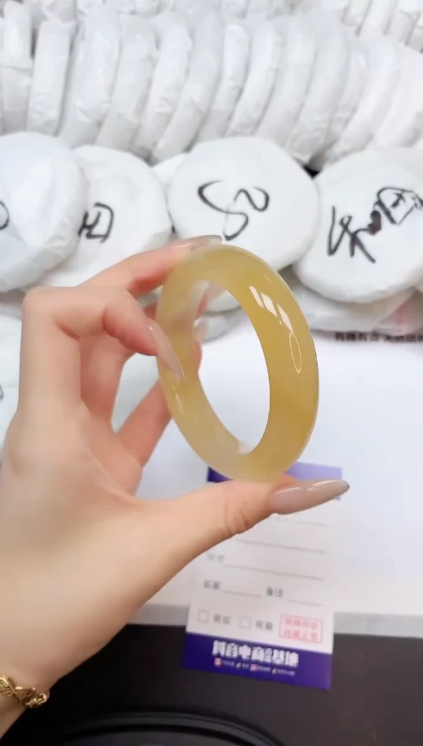 石英质玉手镯未镶嵌10K11-57