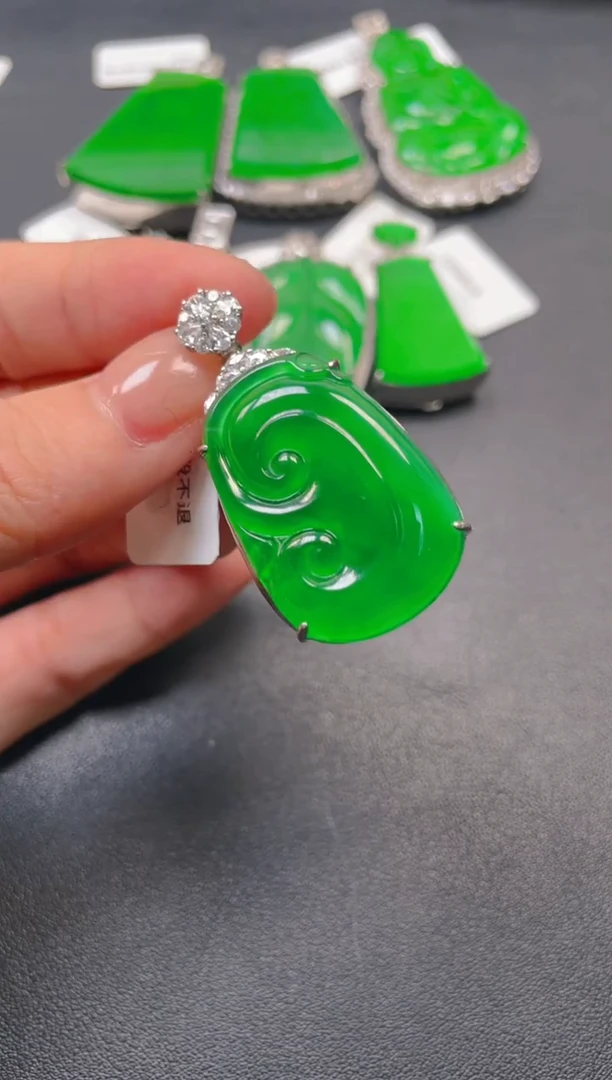 颈饰银S925镶嵌翡翠吊坠