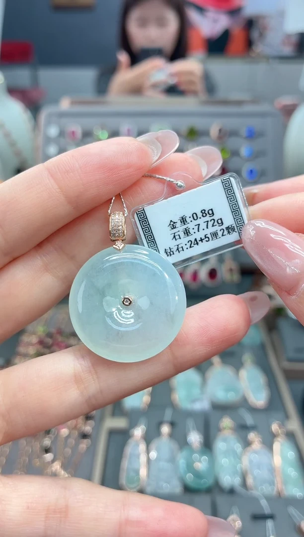 颈饰18K金镶嵌翡翠7.72