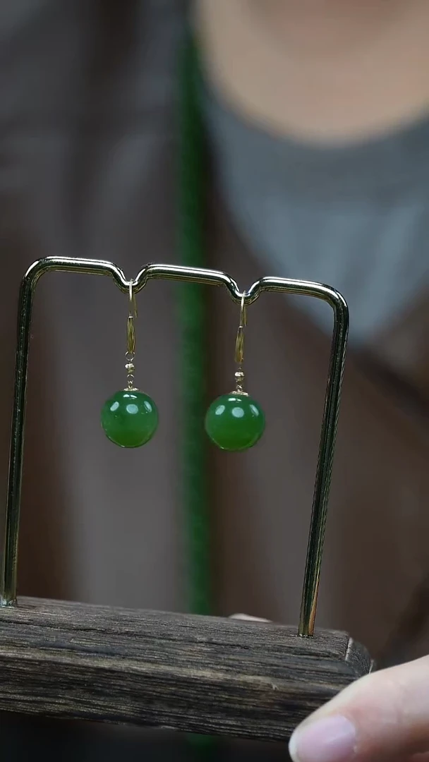 18K金镶嵌和田玉（碧玉）耳饰19