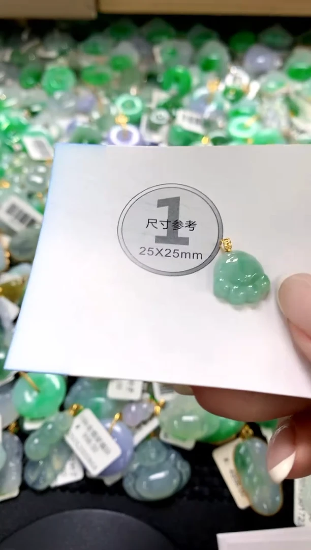 翡翠18K金镶嵌颈饰1111111111111111