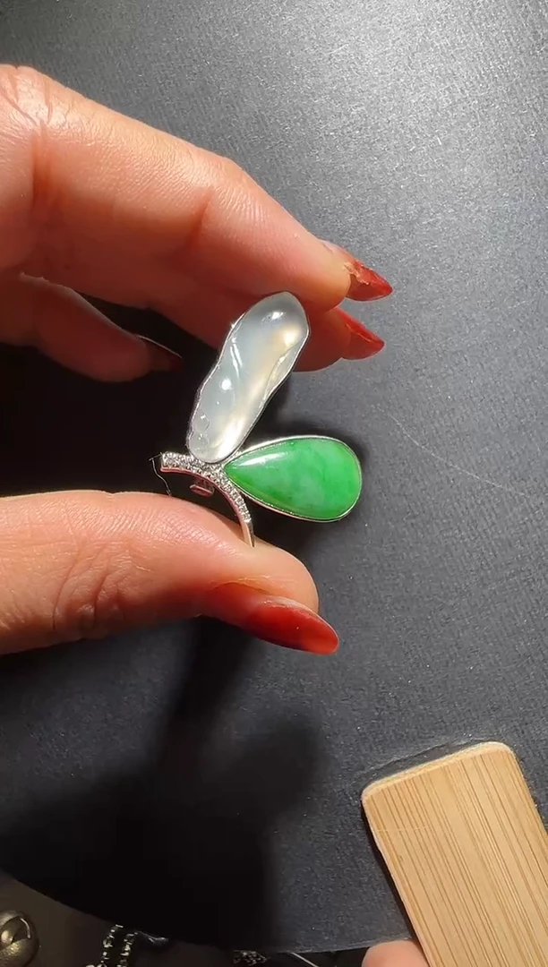 颈饰银S925镶嵌翡翠翡翠蝴蝶吊坠