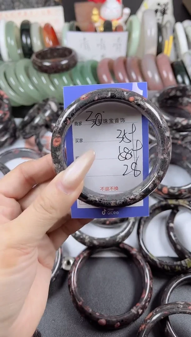 未镶嵌手镯石英质玉359