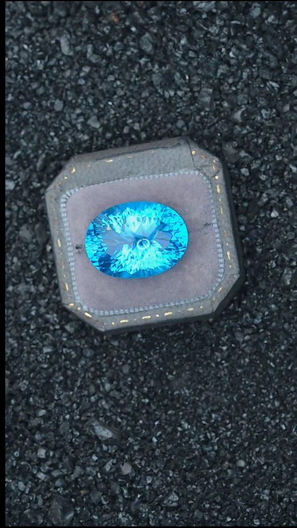 托帕石裸石18.06克拉