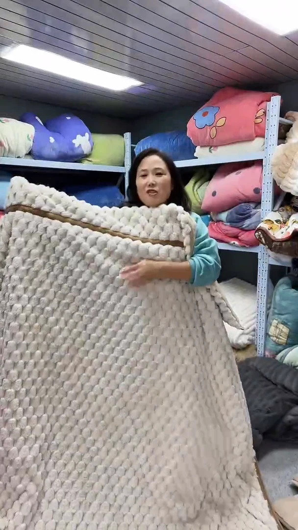 牛奶绒150+200兔毛被子。