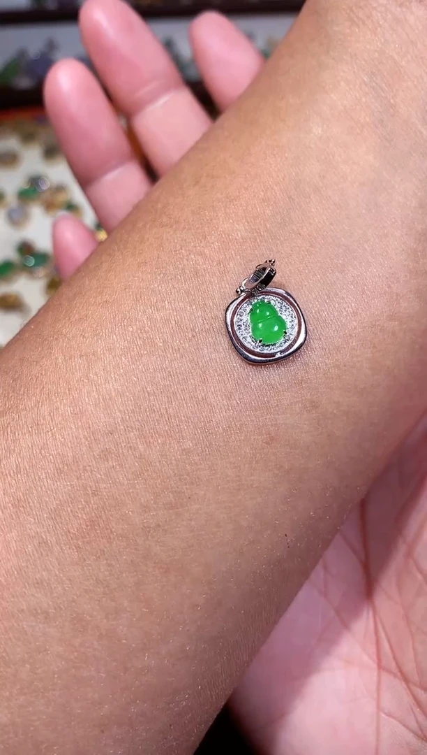 吊坠(不含链)18K金镶嵌翡翠n11111111