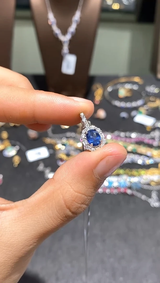 颈饰蓝宝石银S925镶嵌吊坠
