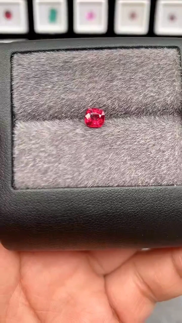 裸石尖晶石约0.8克拉