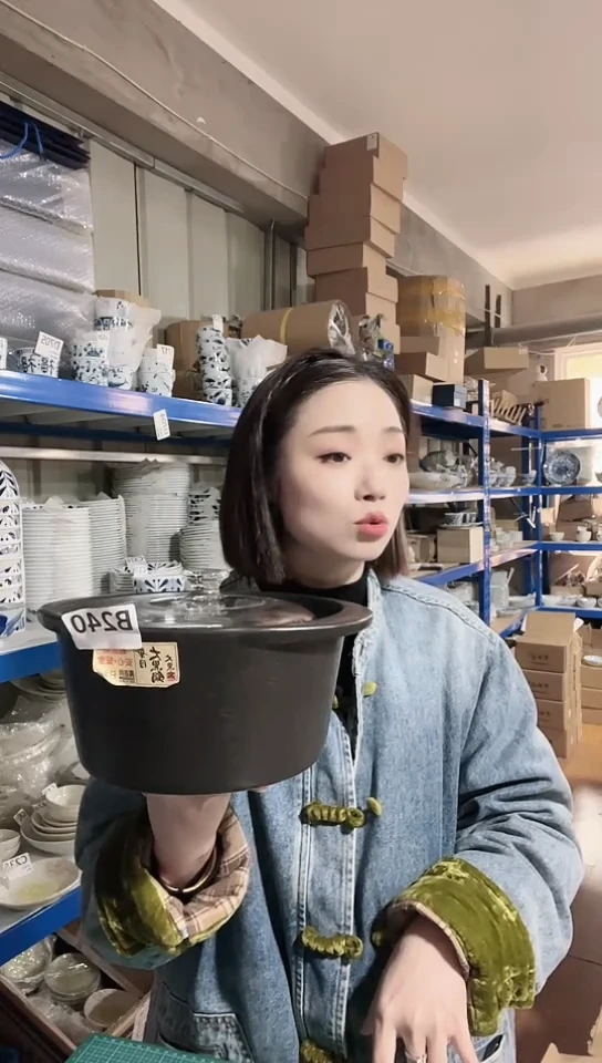 【闪购商品】瓷片进口家用百货带盖土锅B240