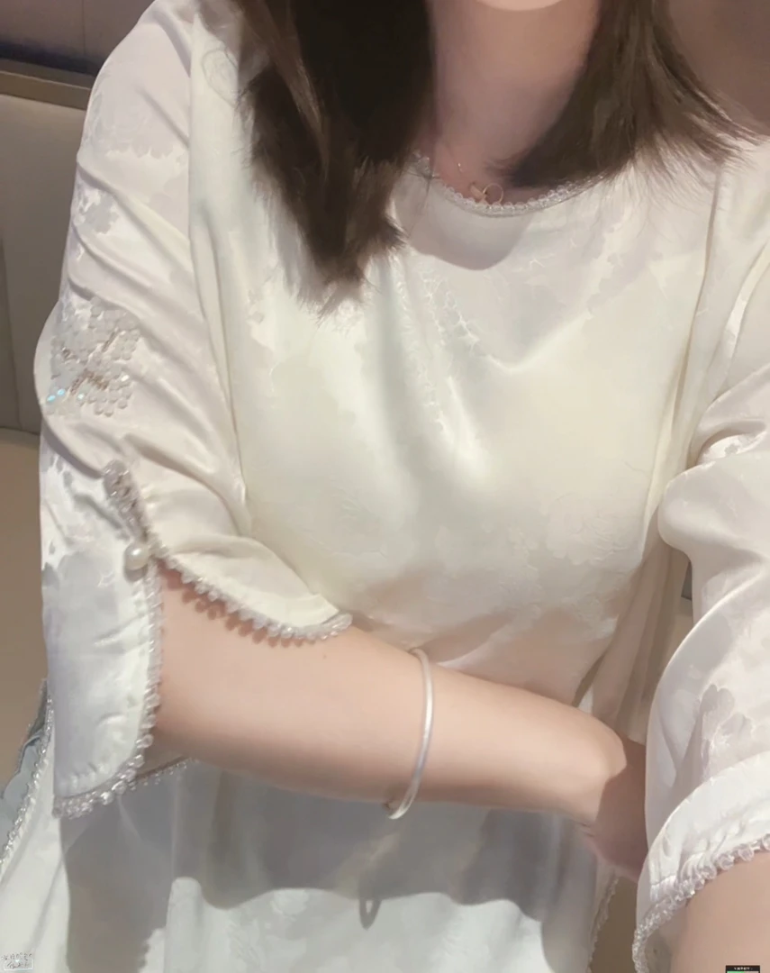 2025夏季新款七分袖薄款缎面国风复古打底衫钉珠提花独特漂亮小衫