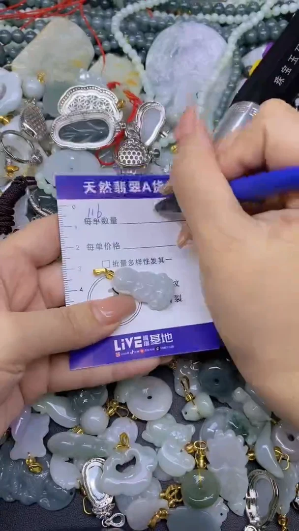 翡翠未镶嵌颈饰天然翡翠A货吊坠批量多样性发一