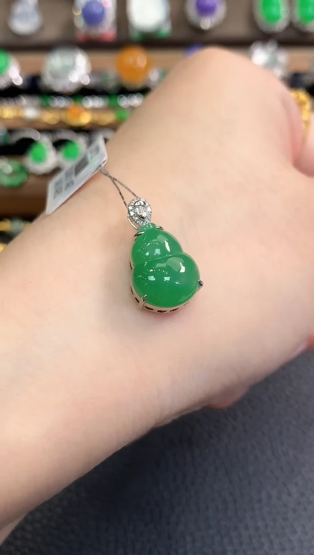 翡翠18K金镶嵌吊坠(不含链)春日珠宝 B27