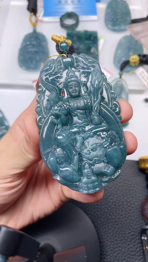 颈饰未镶嵌翡翠