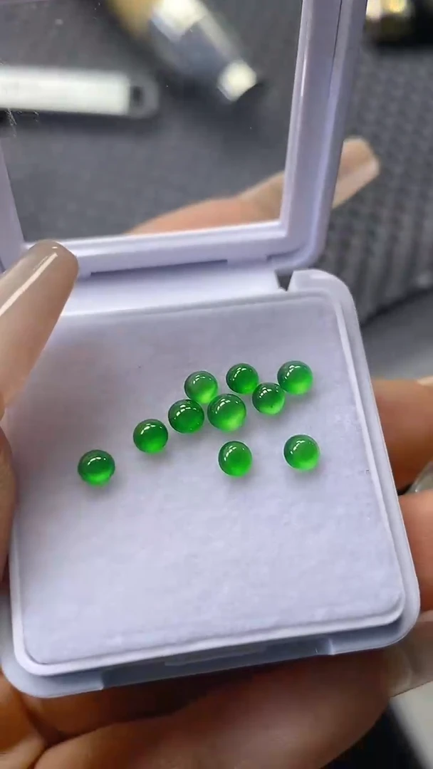 定制翡翠未镶嵌天然翡翠蛋面154