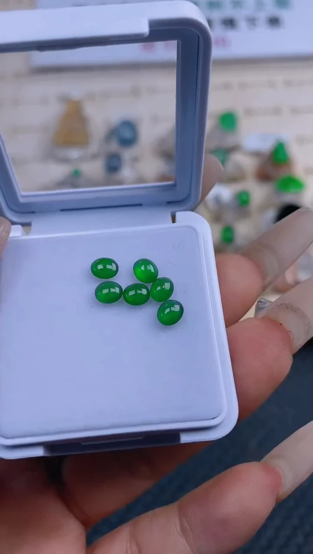 定制翡翠未镶嵌天然翡翠蛋面144